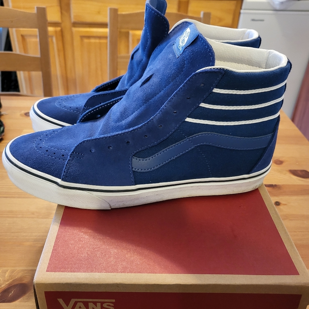 Men's size 9.5 Blue/White Vans shoes strings in the box